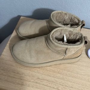Ugg mini / women’s size 6 / good condition